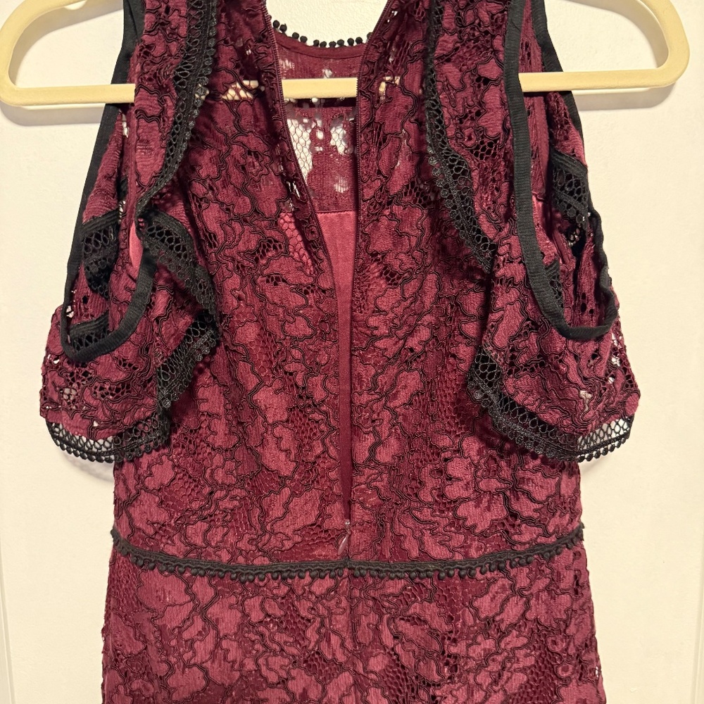 Alexis Evie Burgundy Lace Midi Dress Cold Shoulder Size Small - Picture 11 of 13